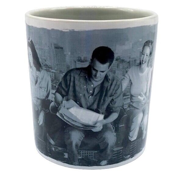 2/$15 Friends TV Show Construction Scene Mug 20oz Group Photo Silver Buffalo - Picture 2 of 7